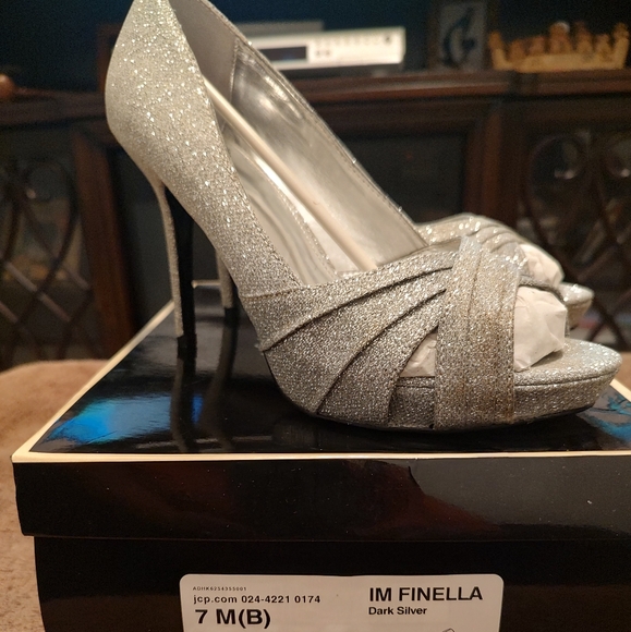 Ladies Shoes - Picture 1 of 4
